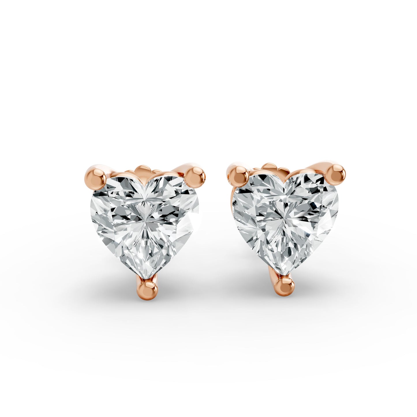 Rose gold plated heart-shaped stud earrings. The brilliant lab-grown diamonds sparkle, conveying an elegant and romantic look.